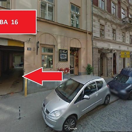 Apartments On Valova 16, On Market Square Lwów Zewnętrze zdjęcie