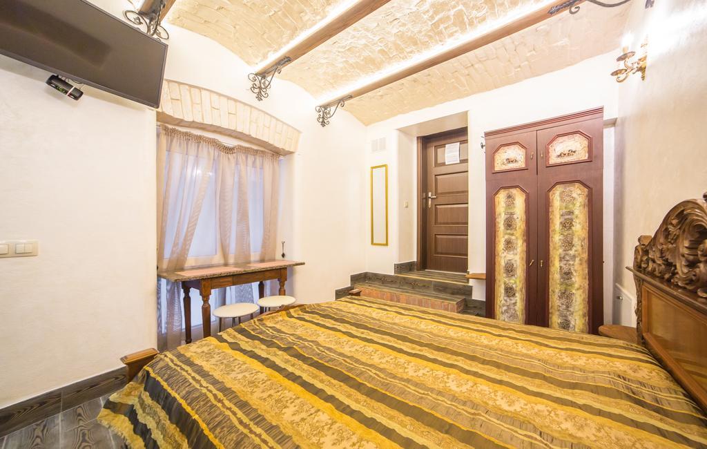 Apartments On Valova 16, On Market Square Lwów Zewnętrze zdjęcie