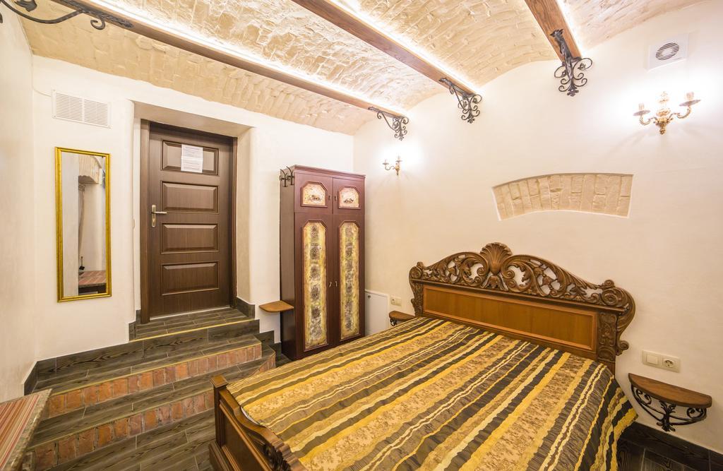 Apartments On Valova 16, On Market Square Lwów Zewnętrze zdjęcie